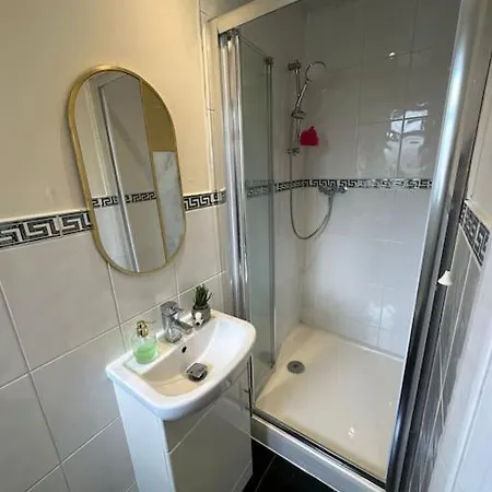 Beautiful 3Bd Family Home With Huge Private Graden Londen Buitenkant foto