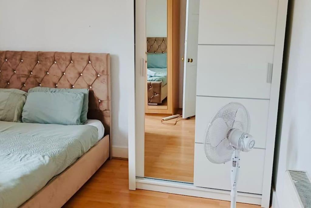 Beautiful 3bd Family With Huge Private Graden Vakantiehuis Londen