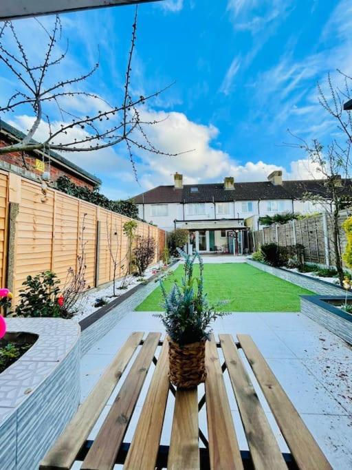 Beautiful 3bd Family With Huge Private Graden Londen