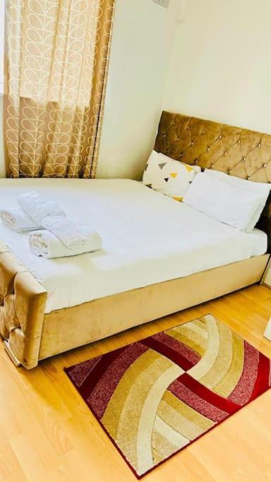 Beautiful 3bd Family With Huge Private Graden Vakantiehuis *