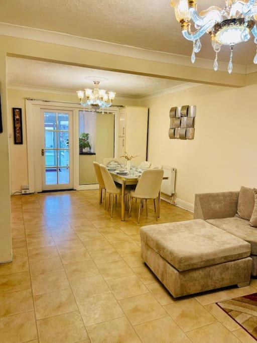 Vakantiehuis Beautiful 3bd Family With Huge Private Graden Londen